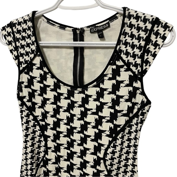 Express Houndstooth Bodycon Dress - Picture 3 of 5